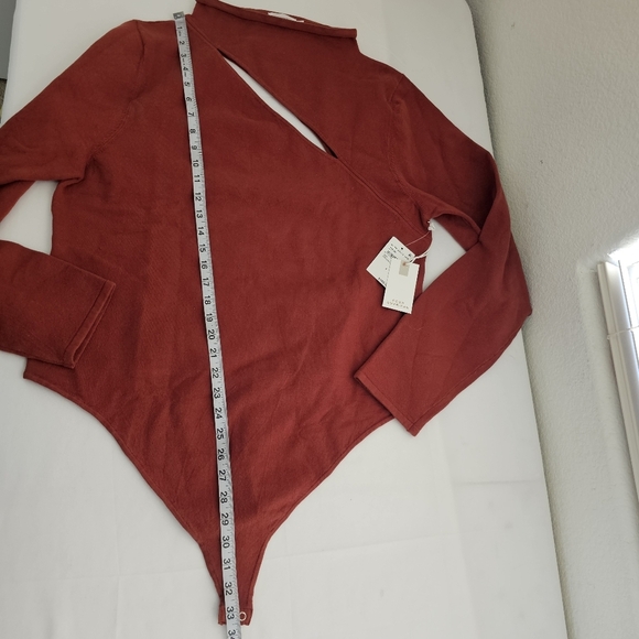 Good American Slit Shoulder Cut Out Longsleeve Bodysuit Sweater Thong SZ 8 Rust - Picture 10 of 16